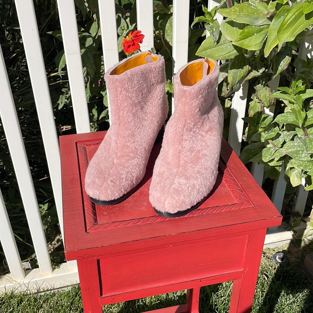 LERRE Sheepskin Zip Back Booties NWOT